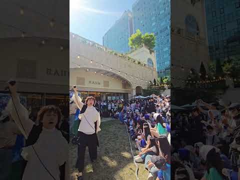 너무 아름답고 따뜻하고 벅차고 눈부신 무대였습니다😁오늘 오신 아름다운 분들♡걸어 가시는 모든 하늘에 햇살 가득하시기를 기도 드립니다♡ #김장훈 #하하 #노래만불렀지 thumbnail