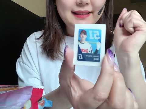 ASMR 롯데자이언츠 빵 랜덤 띠부씰 개봉! #dessertsmukbang #lottegiants #구독과좋아요 thumbnail