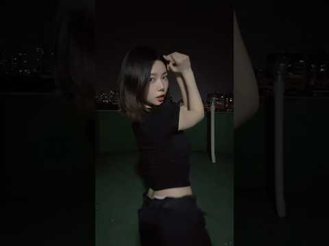 Shake it to the max #challenge #dance #kpop #cover 🖤 thumbnail