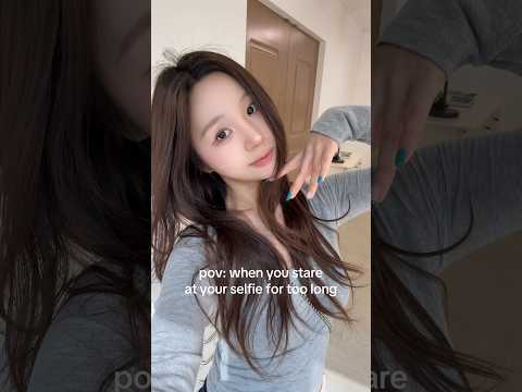 셀카를 너무 오래 보고 있을 때😶 thumbnail