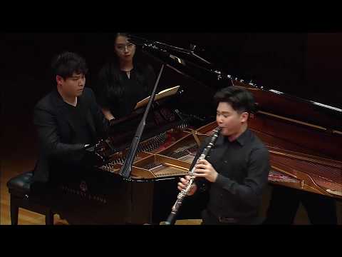 Han Kim plays Tema con variazioni by Jean Françaix thumbnail