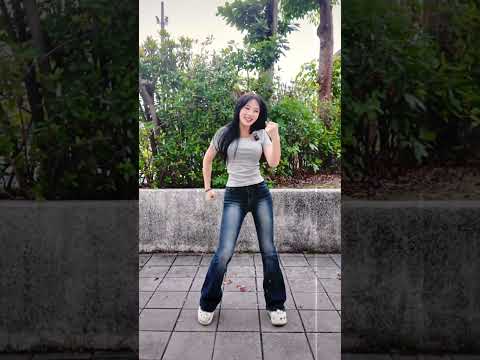 30秒挑戰編一隻啦啦隊舞蹈你們覺得我成功了嗎!🫣 #2s #搞笑 #cheerleader #熱門 #推薦  #郭富城 #對你愛不完 thumbnail