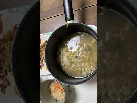 멸치칼국수. 팽이버섯닭가슴살볶음.. 먹는중 koreanfood thumbnail