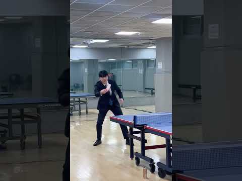 시합 전 선수의 라켓을 테스트 해보는 세아탁구단 감독🏓😆 thumbnail