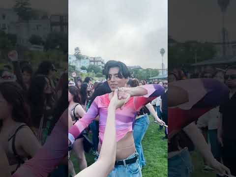 my vlog of me hanging out alone in the 🇺🇸 after the show. thumbnail