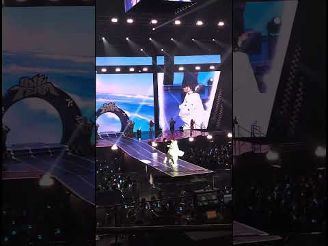 영탁이팬콘~서프라이즈 쑈ㅋ♡하는 동생 영탁이와 영탁이가 사랑하는 팬님들을 위해서라면 70살까지도 망가지죠ㅎ내일은 저도 공연이라 못가고,언젠가 또 봬용😁 #김장훈 #영탁 #우리의리 thumbnail